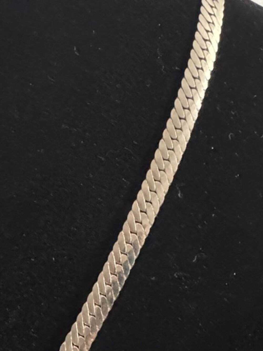 Elegant Silver Necklace - Picture 4 of 8